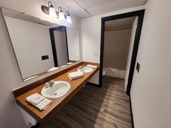 Ambassy Motel image 16