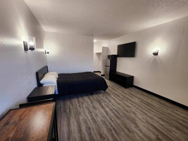 Ambassy Motel image 19