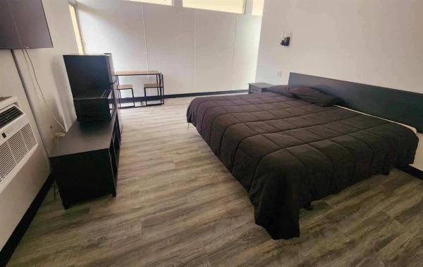 Ambassy Motel image 5