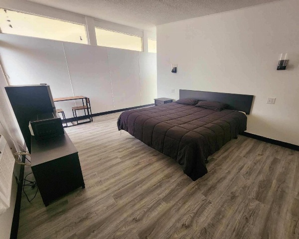 Ambassy Motel image 7