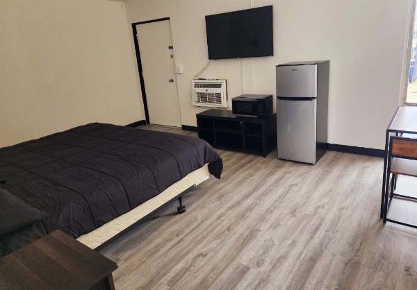 Ambassy Motel image 9